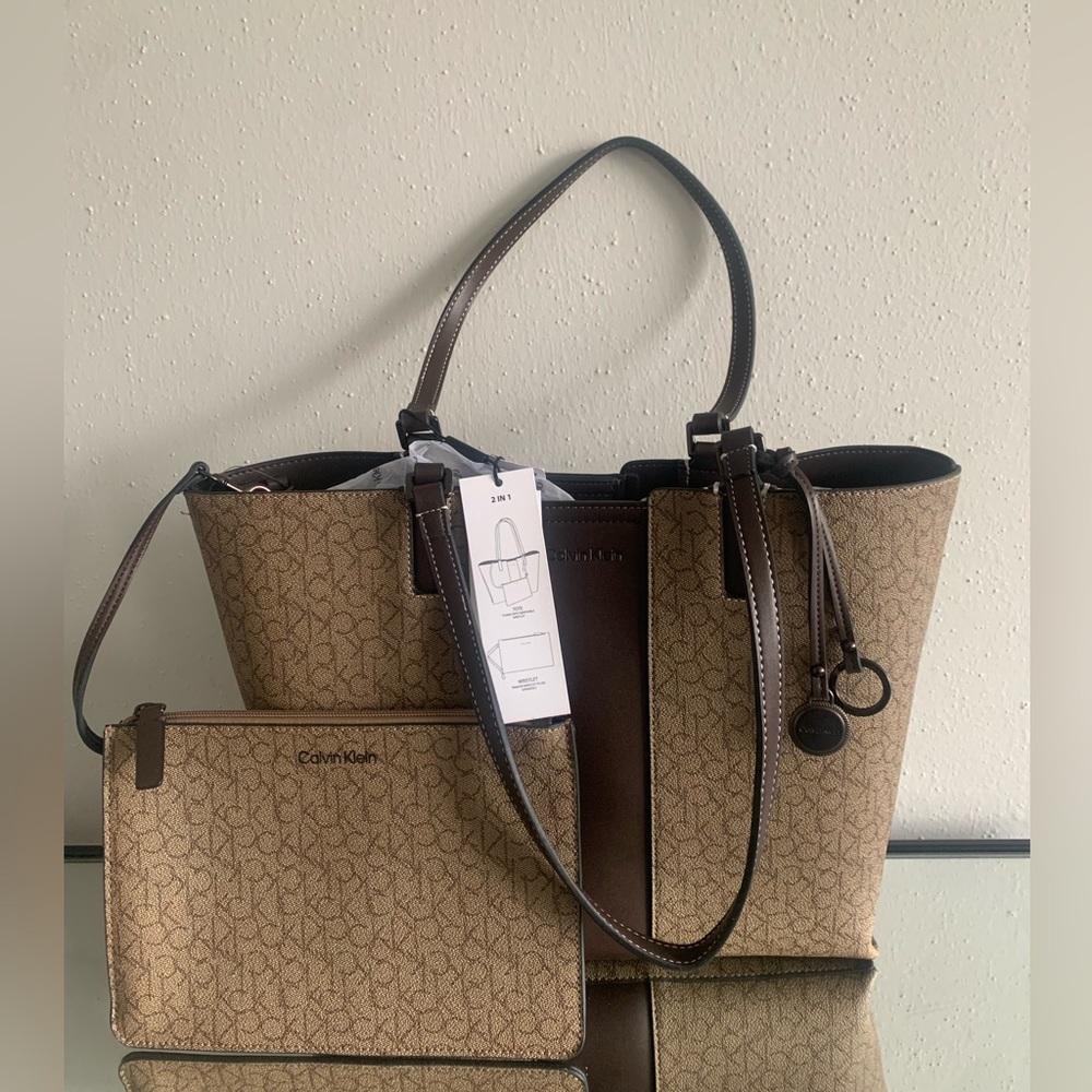 NWT Calvin Klein Tote & Wristlet 2 in 1